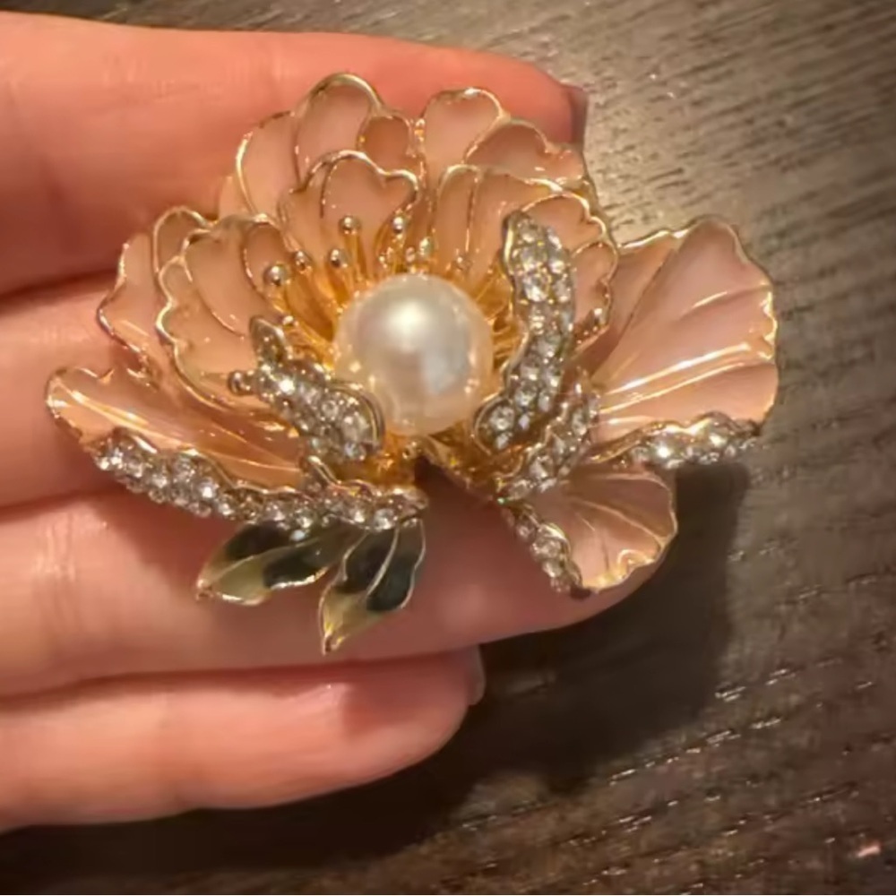 Pink Peony Lustrous Pearl Center Brooch - Picture 4 of 11
